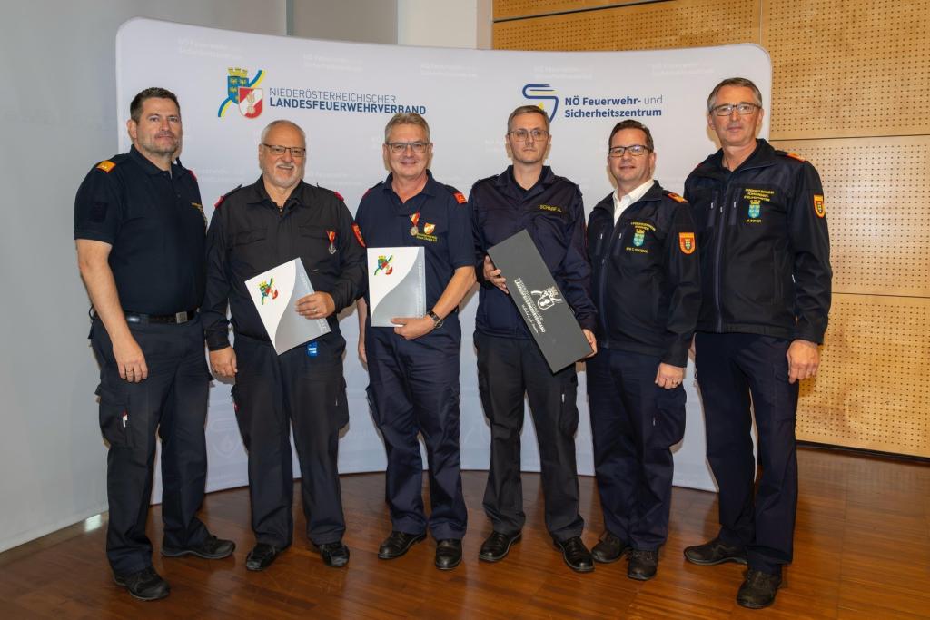 Hohe Auszeichnung für den Kommandanten der Betriebsfeuerwehr Universitätsklinikum Wiener Neustadt