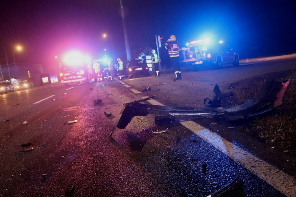 FF Wr. Neustadt: Unfall auf der B17