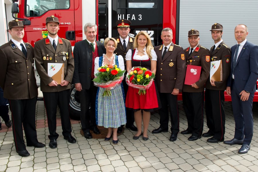 Fahrzeugsegnung des HLFA3 der FF Weikersdorf