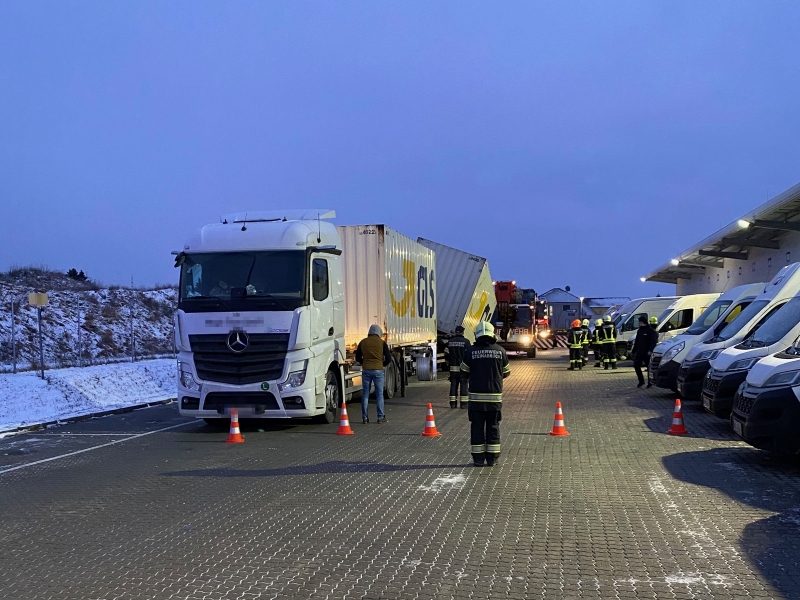 20210115 bergung lkw anhaenerger steinabrueckl 05
