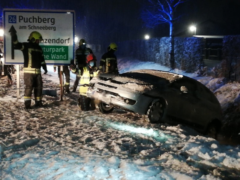 20210116 fzg bergung ff weikersdorf 006