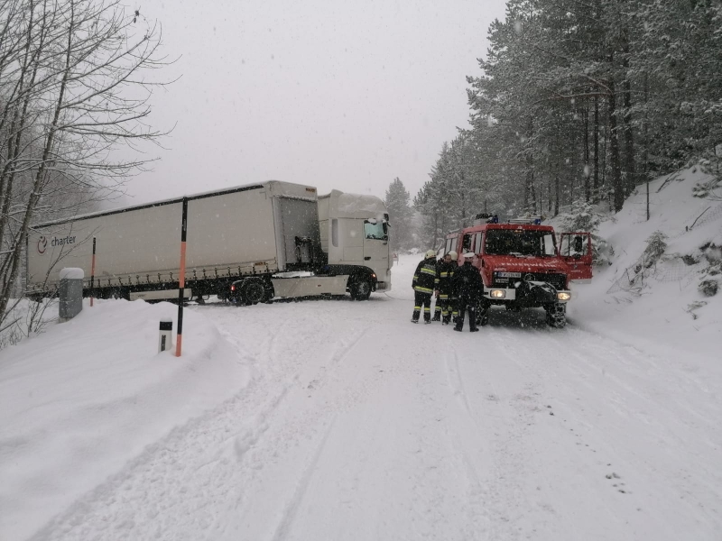 20210118 lkw bergung ff gutenstein 004