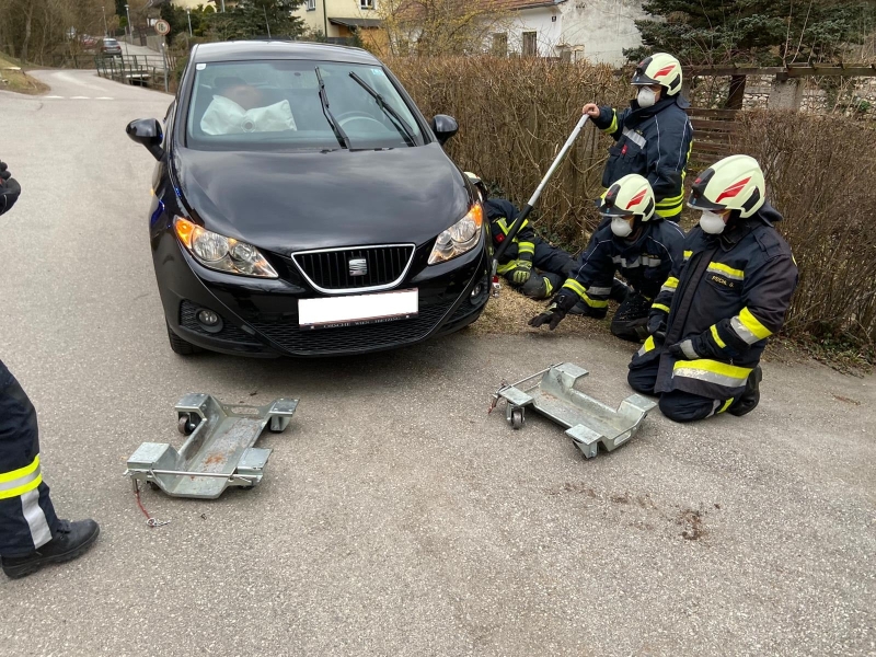 20210327 fzg bergung ff woellersdorf 001