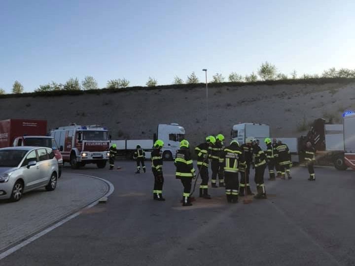 20210825 schadstoffeinsatz ff weikersdorf 001
