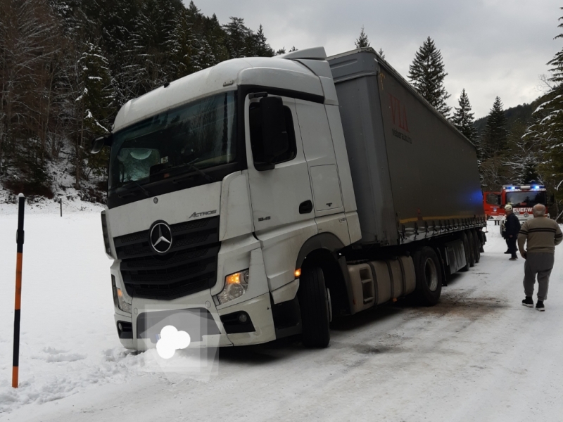 20211129 lkw bergung gutenstein 001