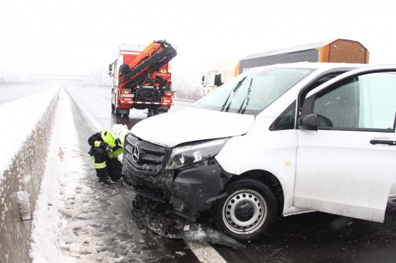 20211209 fzg bergung schneetreiben ff wrn 002