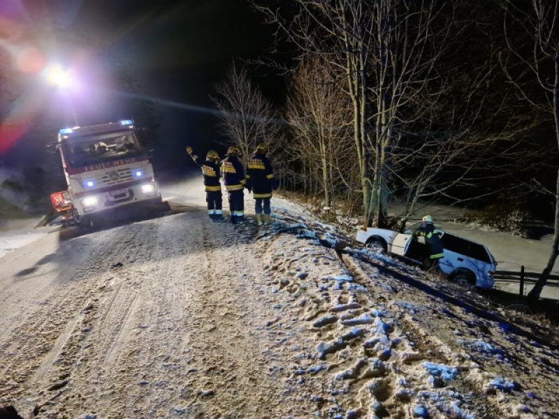 20220122 fzg bergung ff hochneukirchen 001