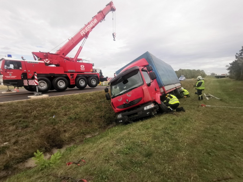 20220926 lkw bergung a3 ffwrn 002