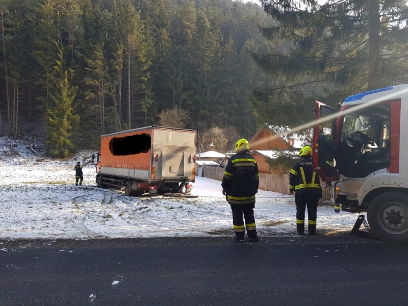 20221215 lkw bergung ff pernitz raffel 003