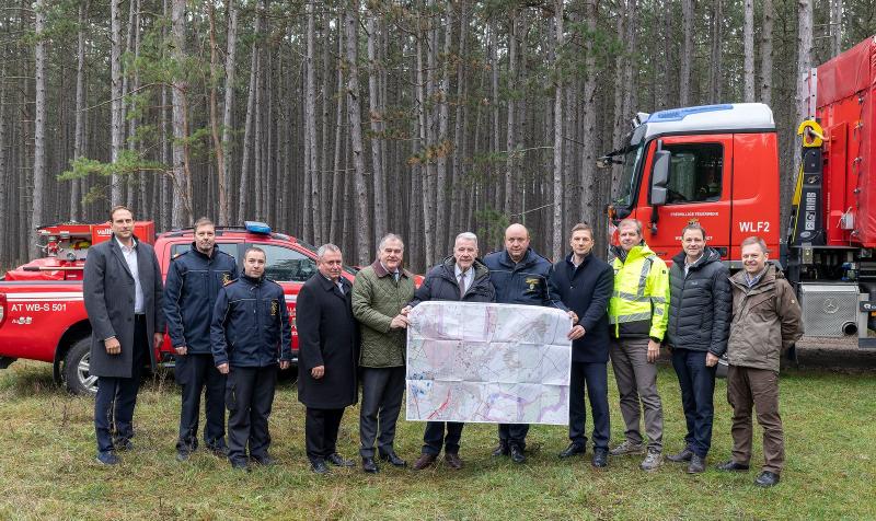 20241112 waldfachplan uebergabe stdrwrn Michael Weller 001