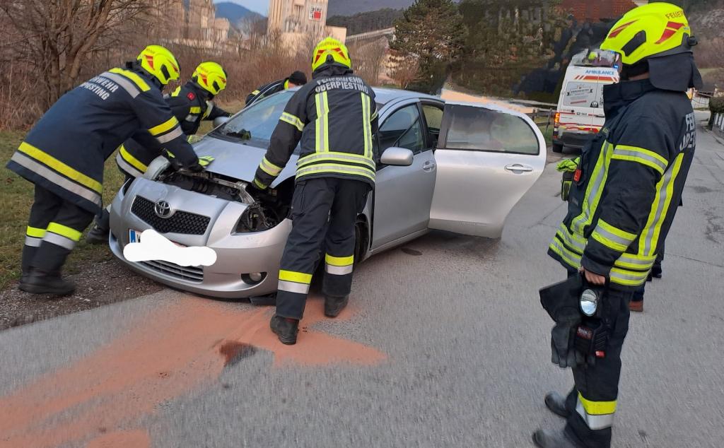 20250326 PKW Bergung FF Ober Piesting 004