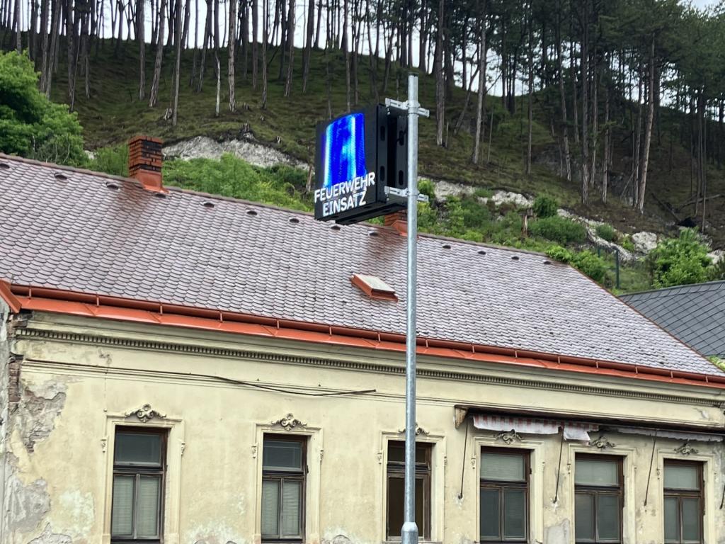 FF Oed: Neue Einsatzwarnleuchte installiert