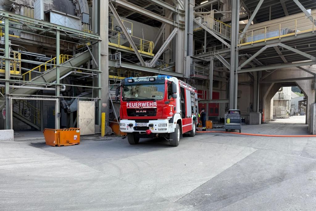 FF Wopfing: Schwellbrand im Zementwerk