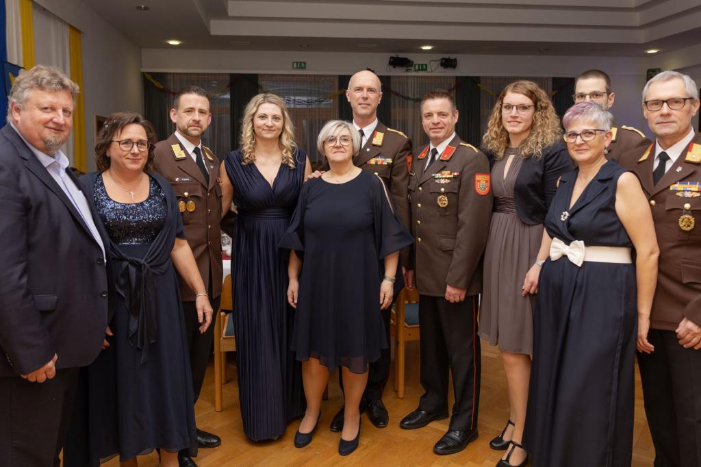 Feuerwehr Walpersbach eröffnet die Ballsaison Kommando mit Ehrengästen