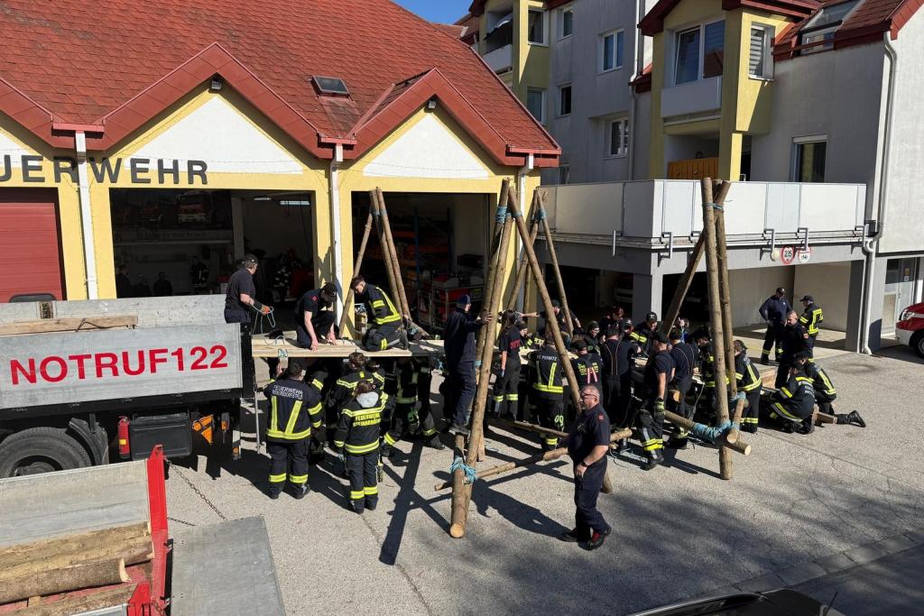 „Leinen und Knoten im Feuerwehrdienst“ - Kurs in Bad Erlach