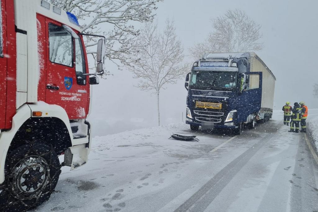 Schneechaos in der Buckligen Welt – Zahlreiche Feuerwehren im Dauereinsatz
