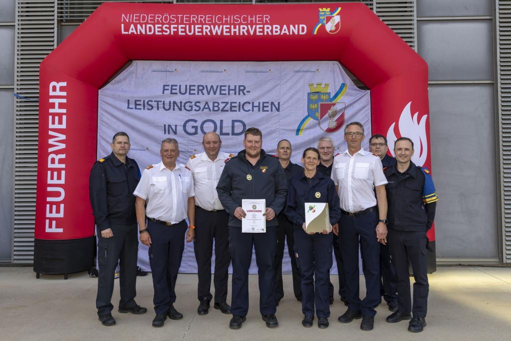 Weiße Fahne beim FLA Gold – zwei neue Goldene im Bezirk